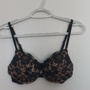SEXY VS NUDE N LACE BRA !!
